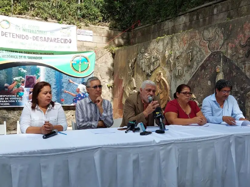 Members of Tutela Legal denouncing illegal detentions