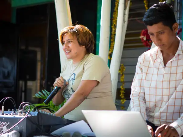 El Salvador- Ana Maria- DJ 2