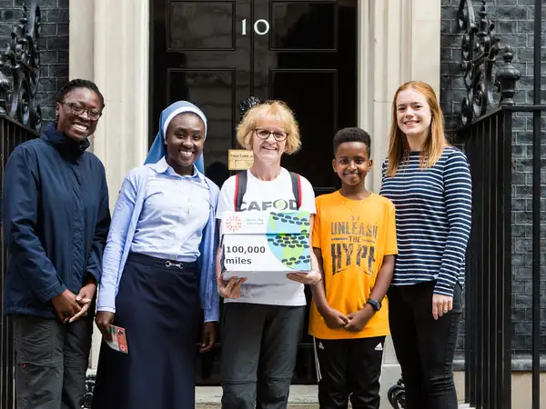 Europe - UK - London - Share the Journey hand in at No 10